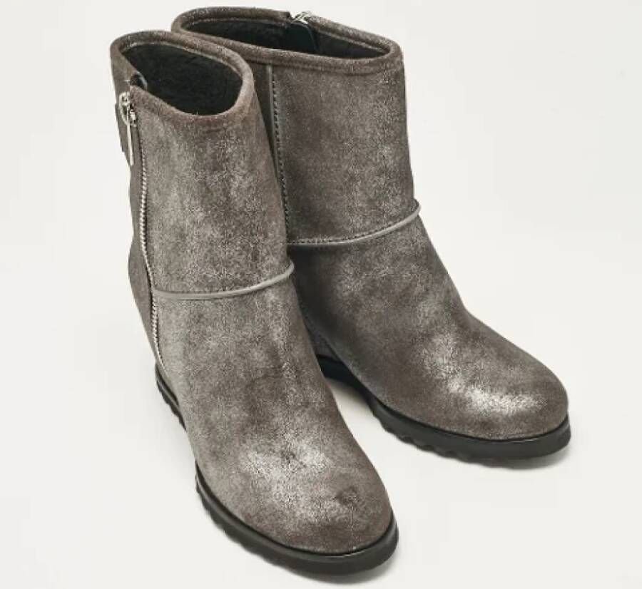 Marc Jacobs Pre-owned Suede boots Gray Dames