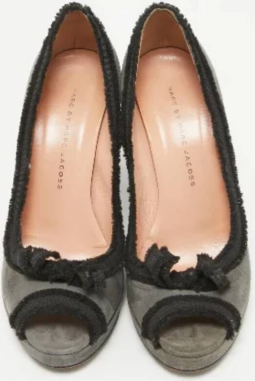 Marc Jacobs Pre-owned Suede heels Gray Dames