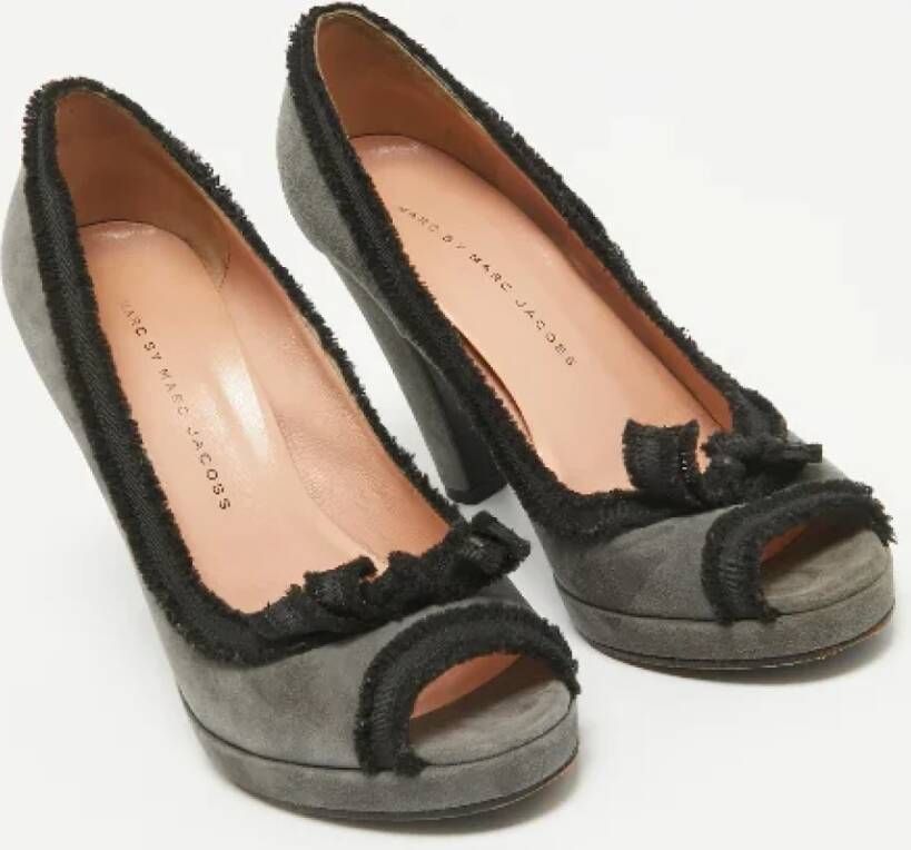 Marc Jacobs Pre-owned Suede heels Gray Dames