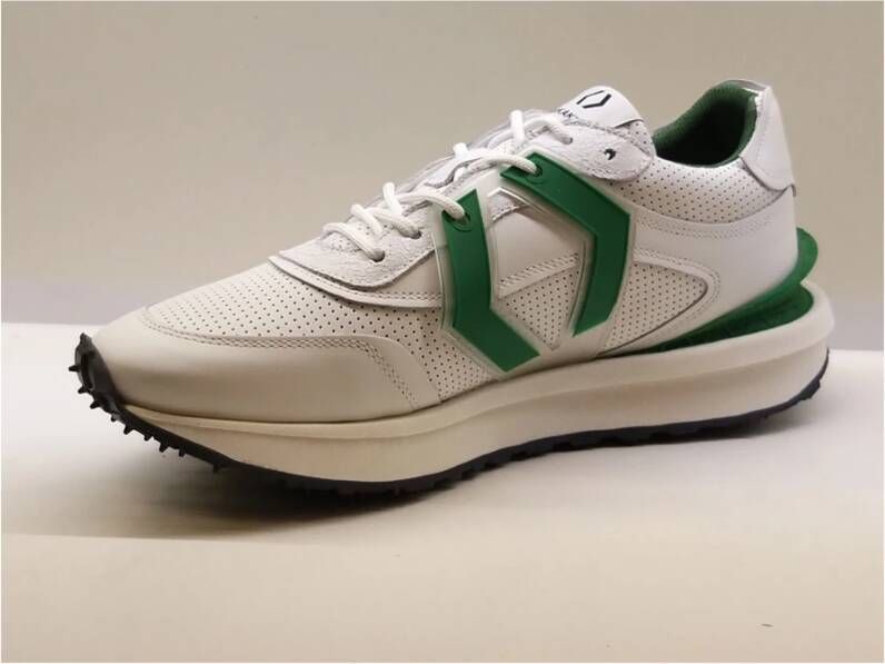 Mikakus Barcelona Witte sportschoenen met groene demping en spikes rubberen zool White Heren