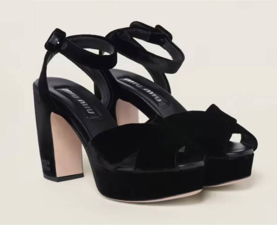 Miu Fluwelen Sandalen met Gebogen Hak Black Dames