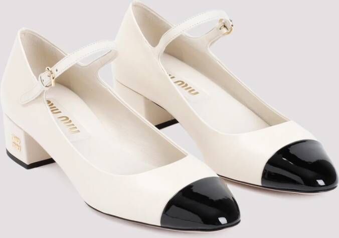 Miu Ivoor Lederen Amandel Teen Pumps Beige Dames