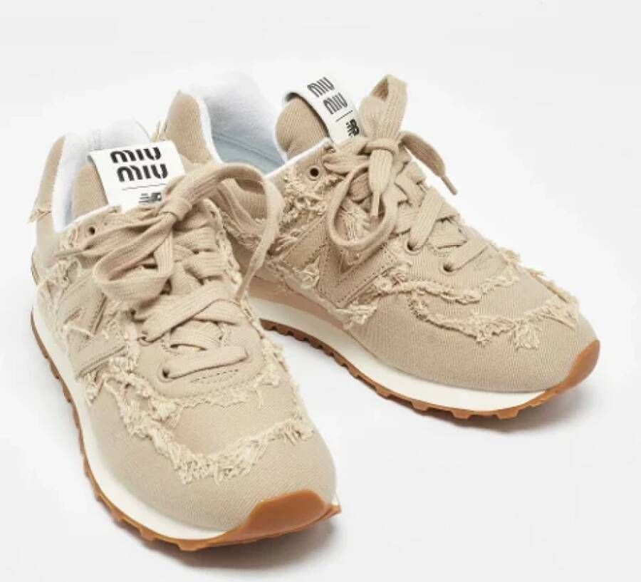 Miu Pre-owned Canvas sneakers Beige Dames