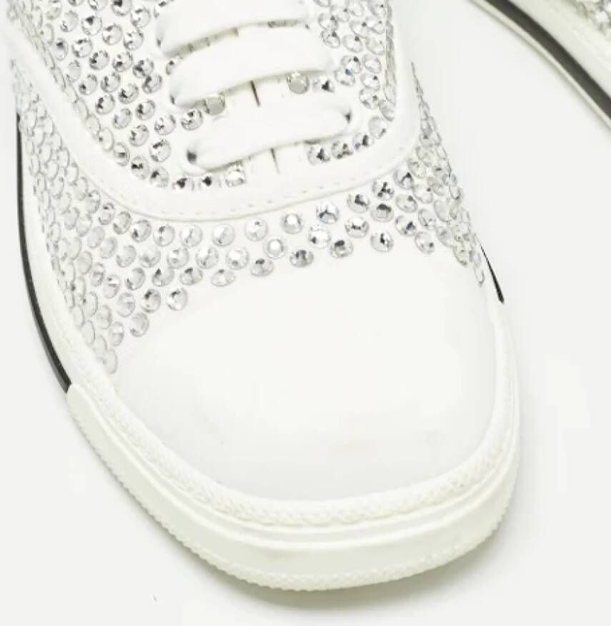 Miu Pre-owned Canvas sneakers White Dames