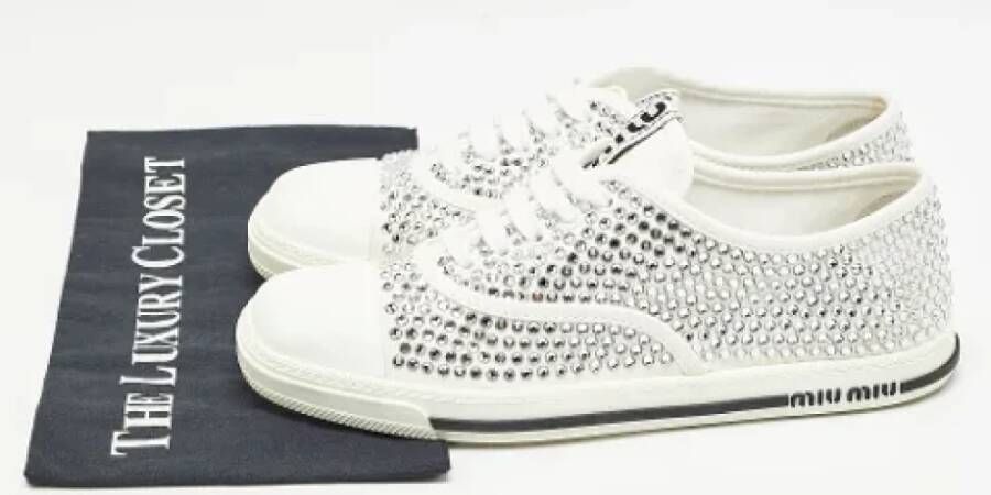 Miu Pre-owned Canvas sneakers White Dames