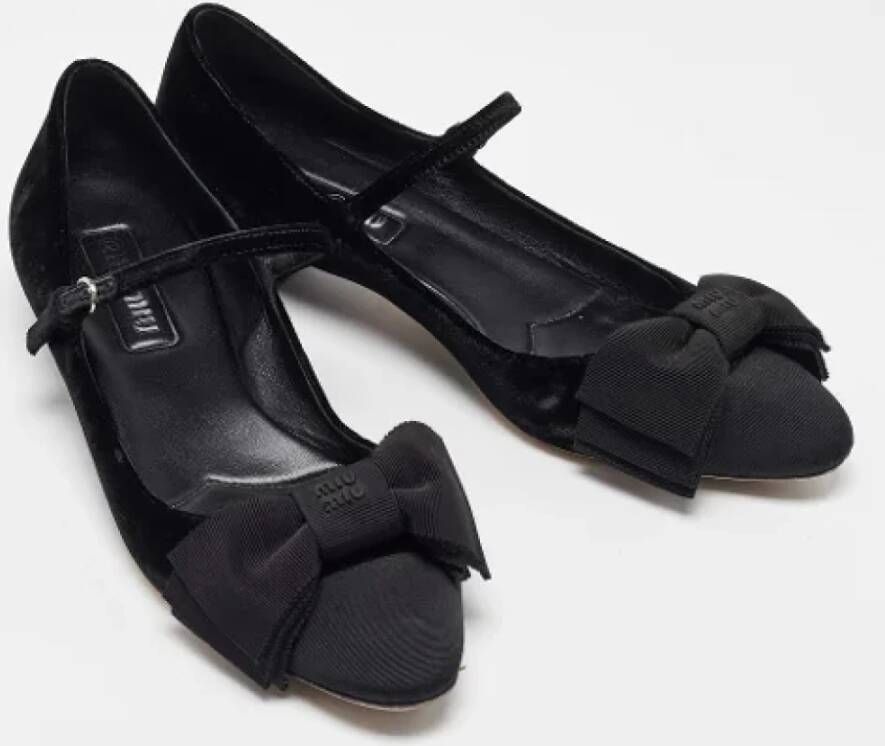 Miu Pre-owned Fabric flats Black Dames