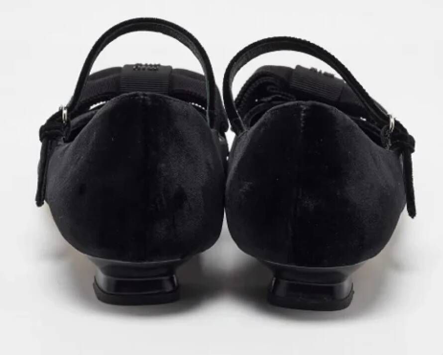 Miu Pre-owned Fabric flats Black Dames