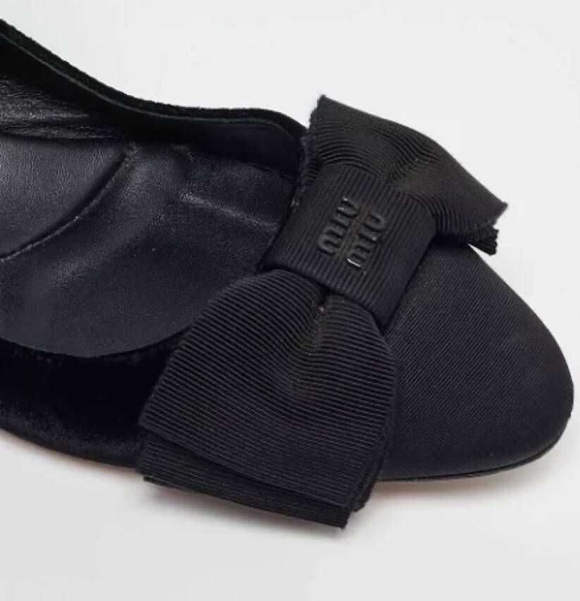 Miu Pre-owned Fabric flats Black Dames