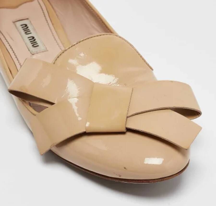 Miu Pre-owned Leather flats Beige Dames