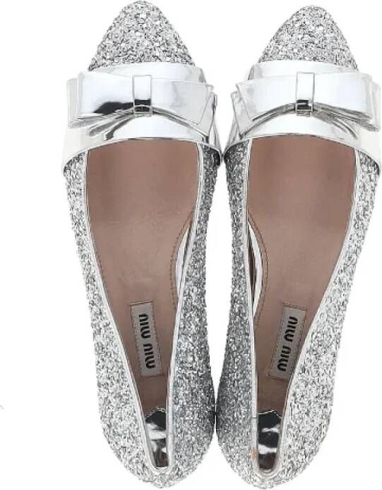 Miu Pre-owned Leather flats Gray Dames