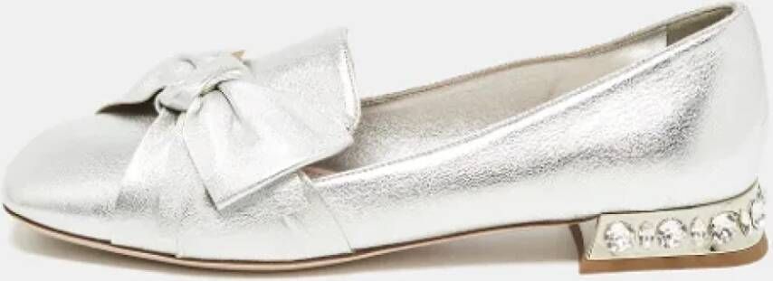 Miu Pre-owned Leather flats Gray Dames