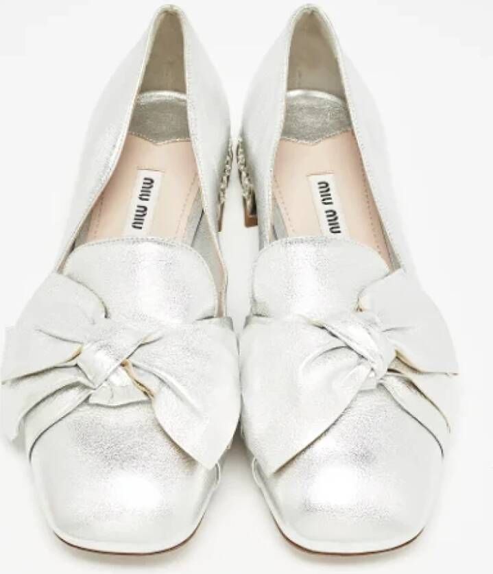 Miu Pre-owned Leather flats Gray Dames