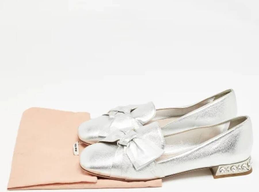 Miu Pre-owned Leather flats Gray Dames