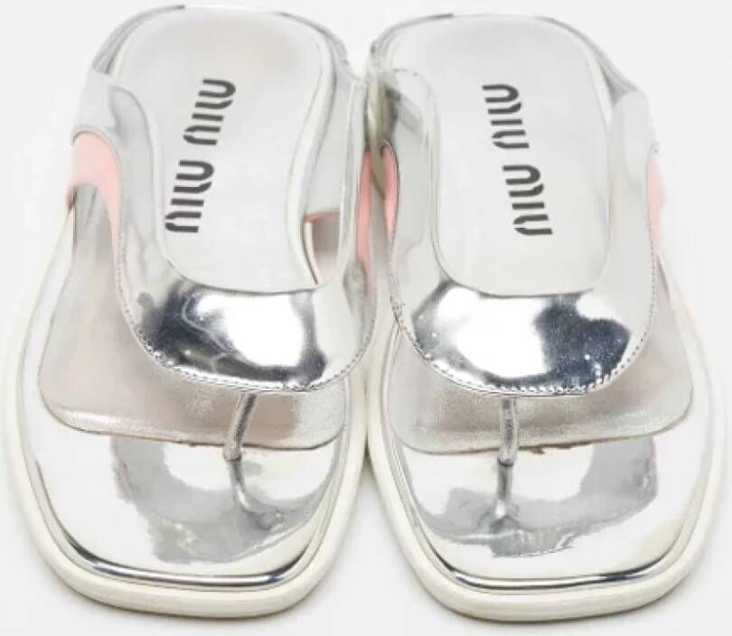 Miu Pre-owned Leather flats Gray Dames