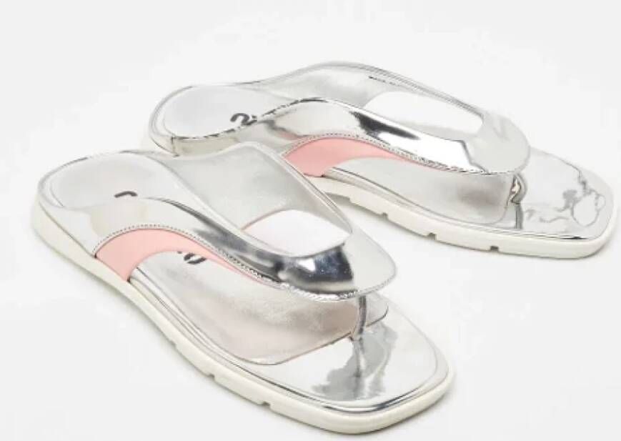 Miu Pre-owned Leather flats Gray Dames