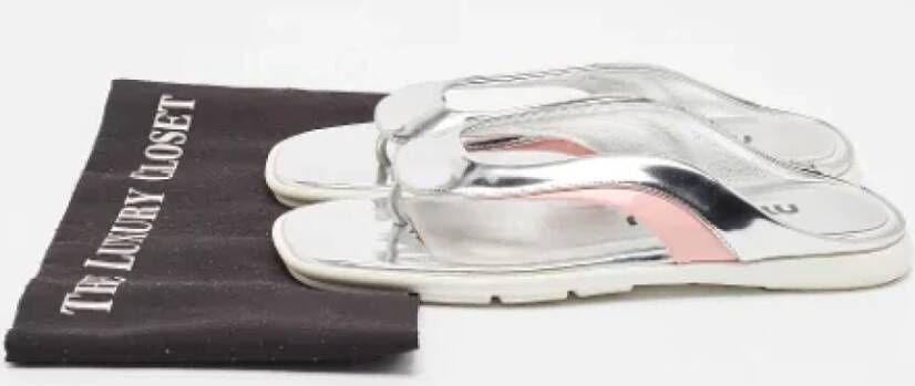 Miu Pre-owned Leather flats Gray Dames