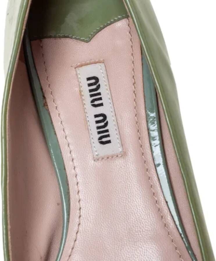 Miu Pre-owned Leather flats Green Dames