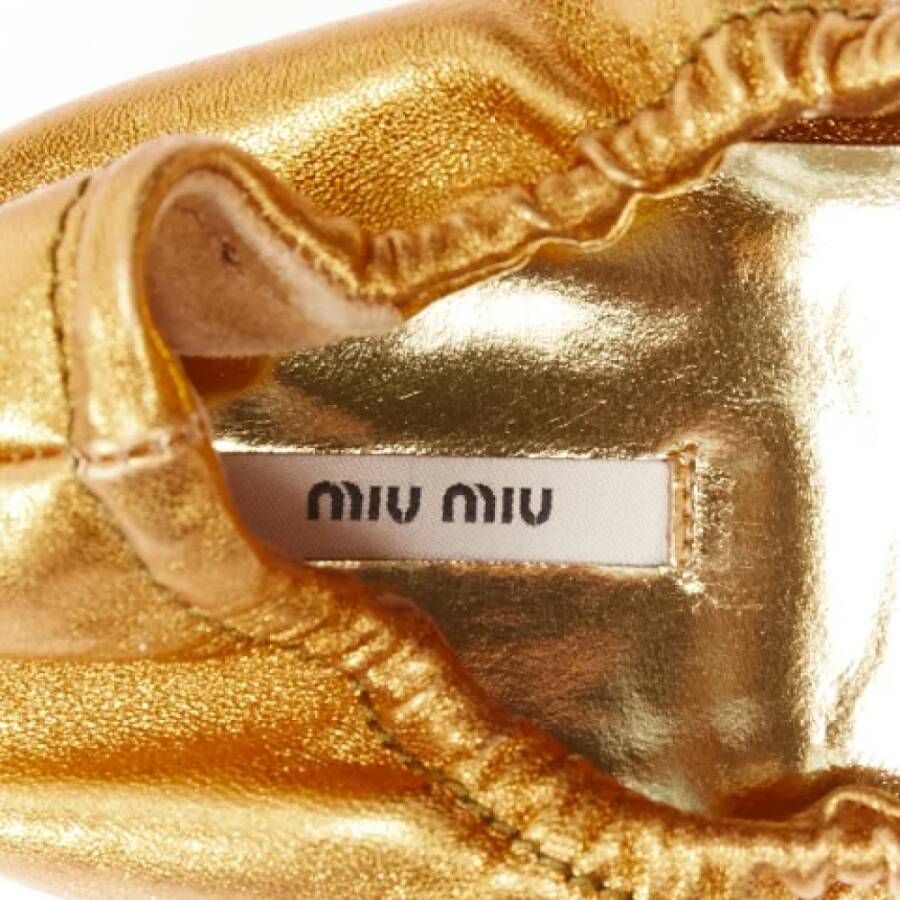 Miu Pre-owned Leather flats Yellow Dames