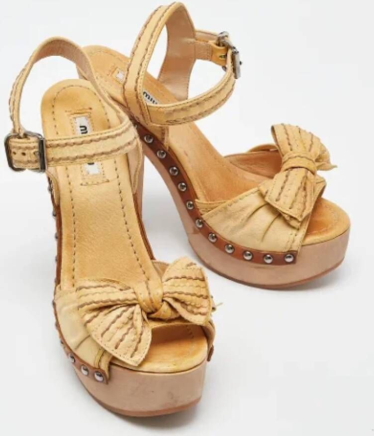 Miu Pre-owned Leather sandals Beige Dames