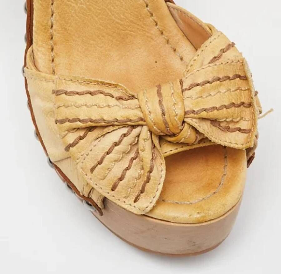 Miu Pre-owned Leather sandals Beige Dames