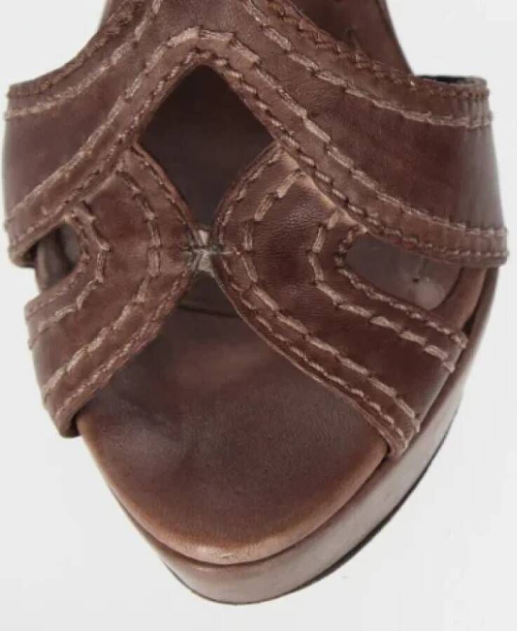 Miu Pre-owned Leather sandals Brown Dames