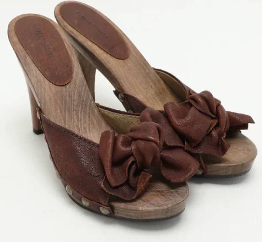 Miu Pre-owned Leather sandals Brown Dames