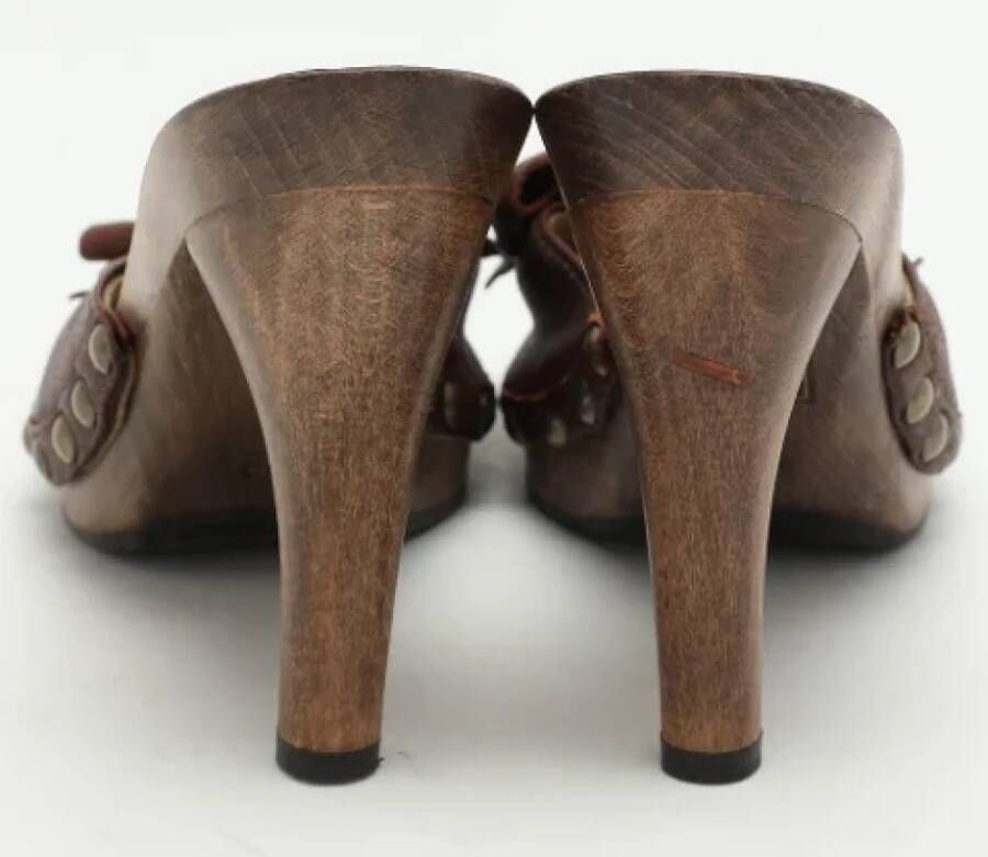 Miu Pre-owned Leather sandals Brown Dames