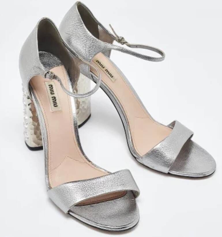 Miu Pre-owned Leather sandals Gray Dames