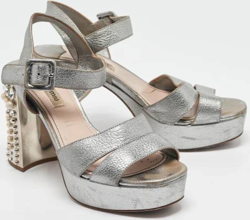 Miu Pre-owned Leather sandals Gray Dames