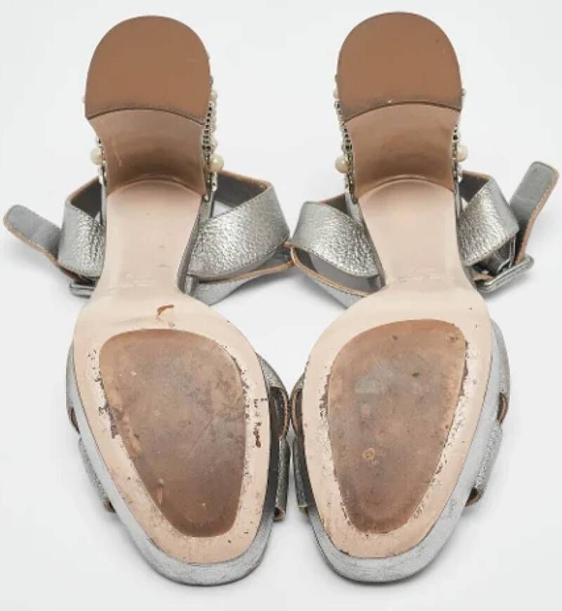 Miu Pre-owned Leather sandals Gray Dames