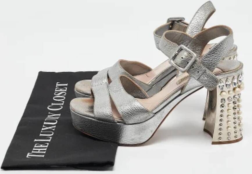 Miu Pre-owned Leather sandals Gray Dames