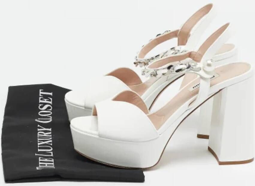 Miu Pre-owned Leather sandals White Dames