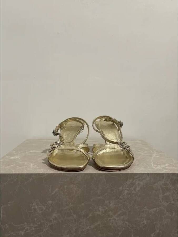 Miu Pre-owned Leather sandals Yellow Dames