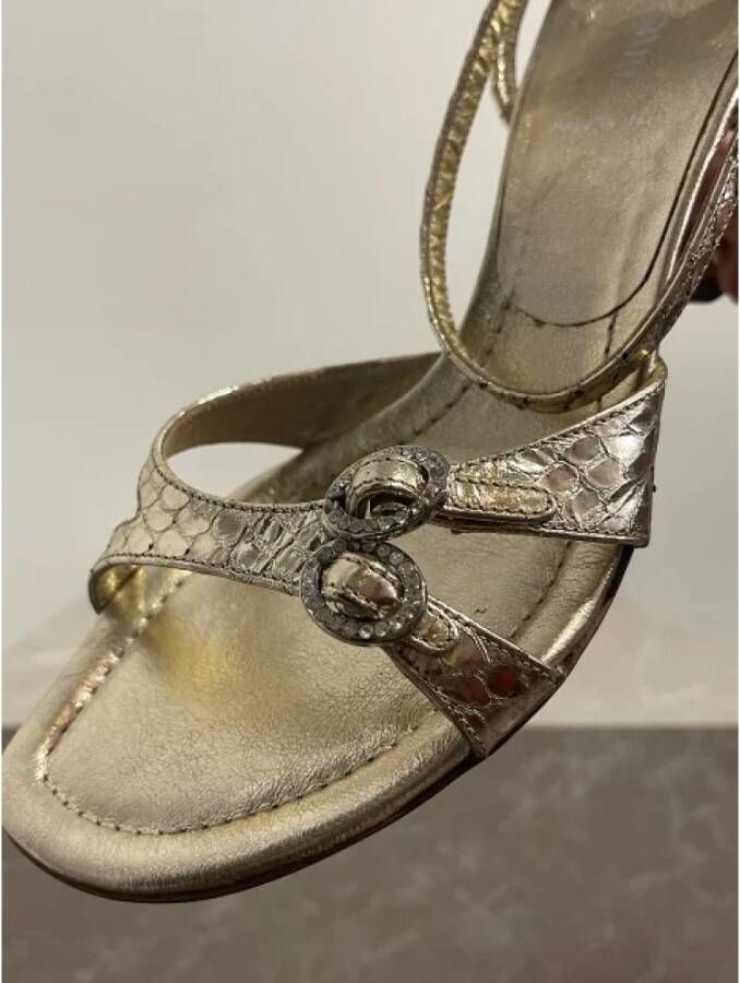 Miu Pre-owned Leather sandals Yellow Dames