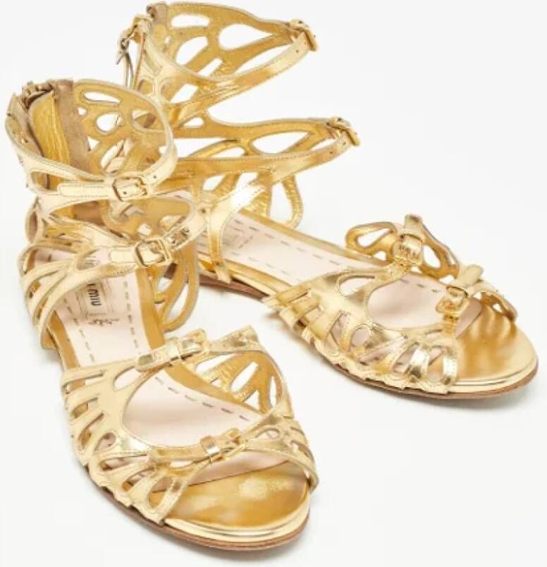 Miu Pre-owned Leather sandals Yellow Dames