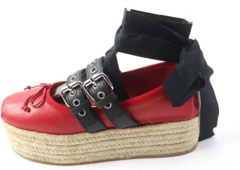 Miu Pre-owned Leather sneakers Red Dames