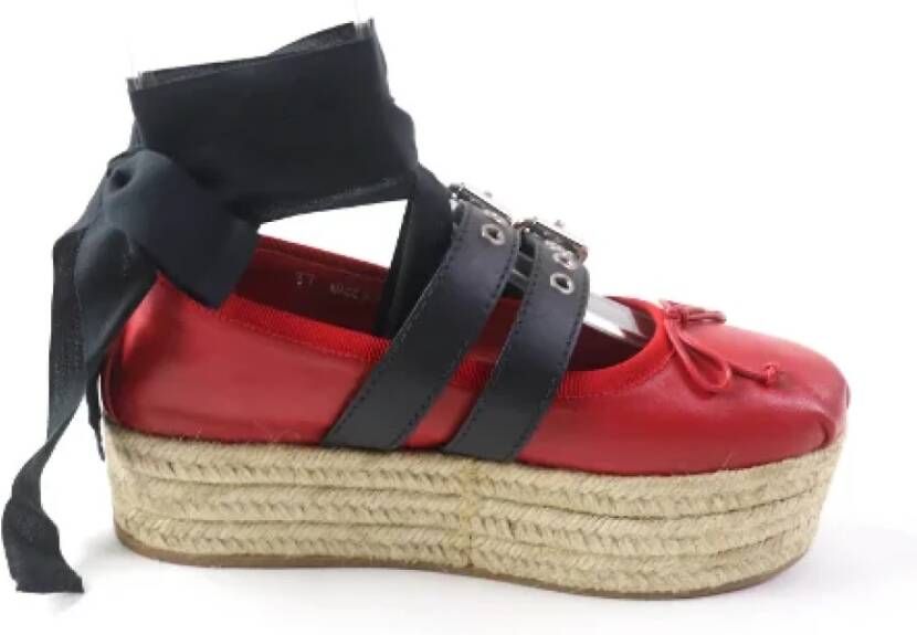 Miu Pre-owned Leather sneakers Red Dames