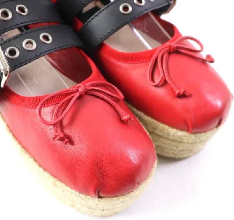 Miu Pre-owned Leather sneakers Red Dames