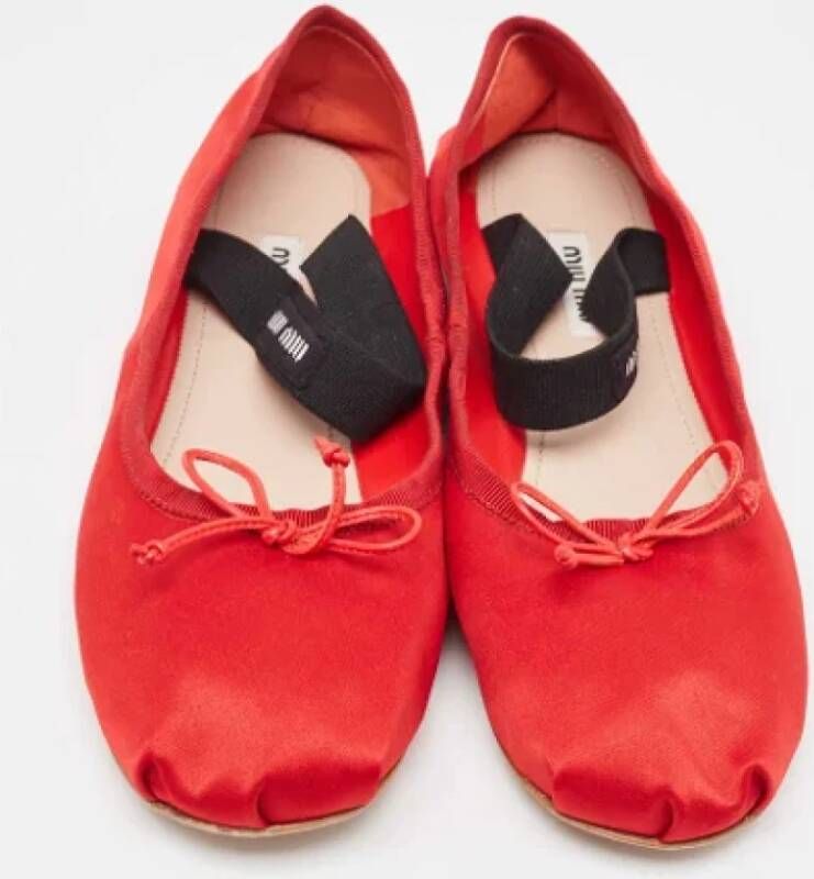 Miu Pre-owned Satin flats Red Dames