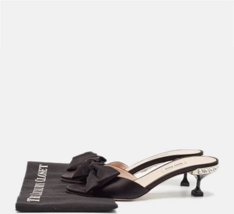 Miu Pre-owned Satin sandals Black Dames