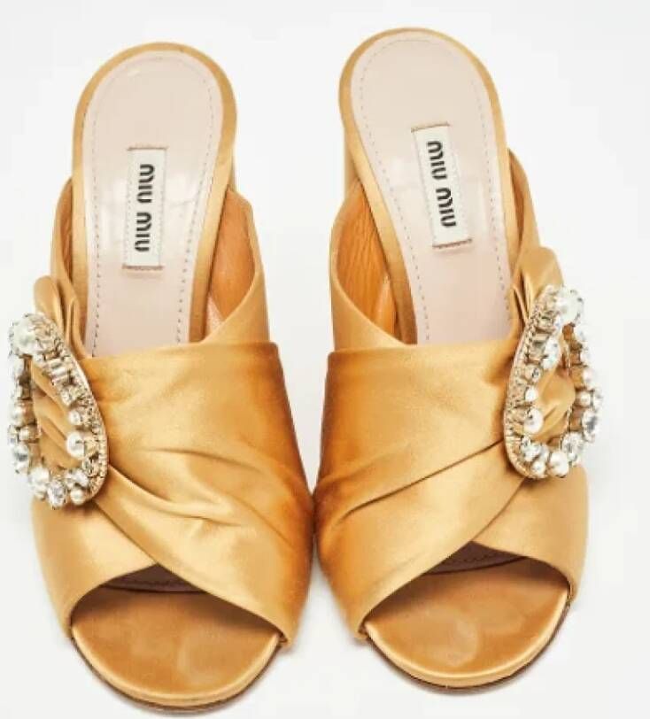 Miu Pre-owned Satin sandals Brown Dames