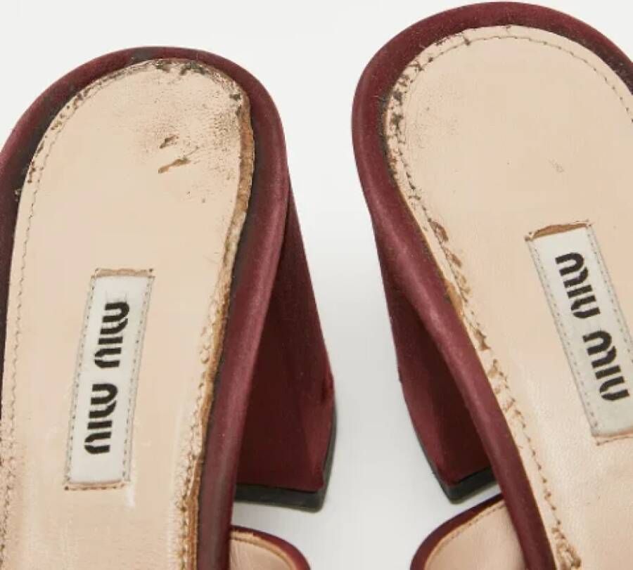 Miu Pre-owned Satin sandals Red Dames