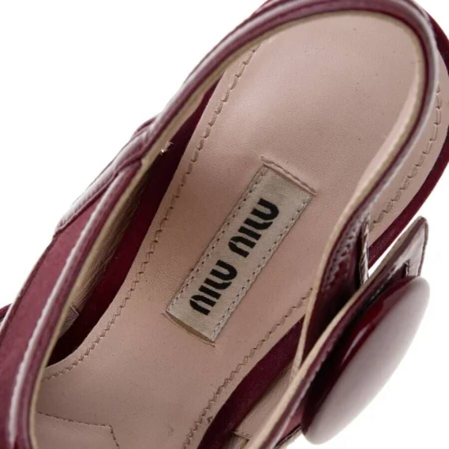 Miu Pre-owned Satin sandals Red Dames