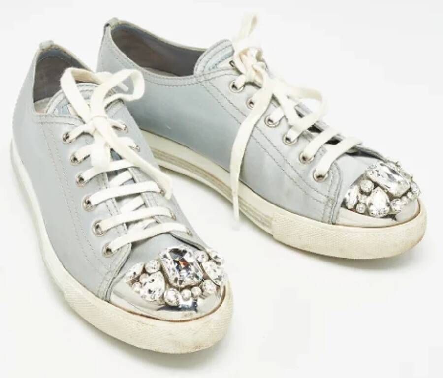 Miu Pre-owned Satin sneakers Gray Dames