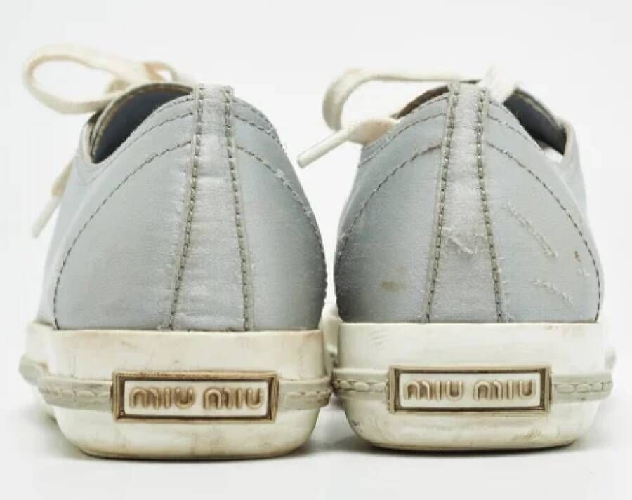 Miu Pre-owned Satin sneakers Gray Dames