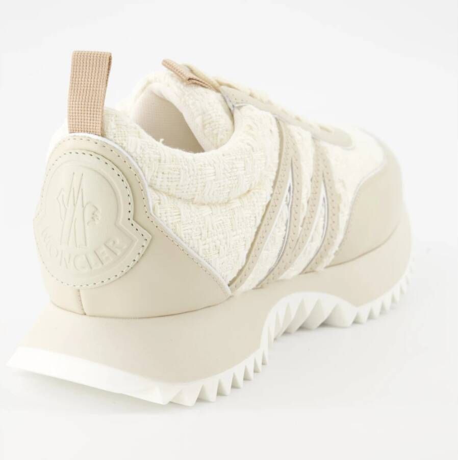 Moncler Stijlvolle Sneakers met Vetersluiting Beige Dames