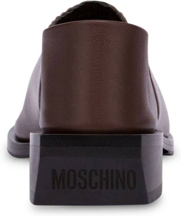 Moschino Bruine leren platte schoenen met logoprint Brown Dames