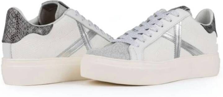 Munich Witte en zilveren sneakers met dierenprint White Dames