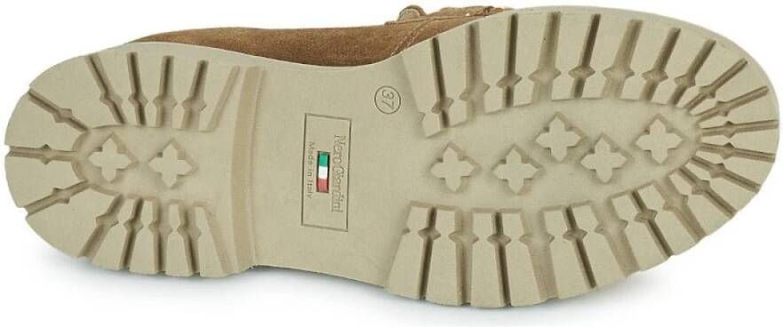 Nerogiardini Bruine Leren Loafer met Moderne en Elegante Silhouet Beige Dames