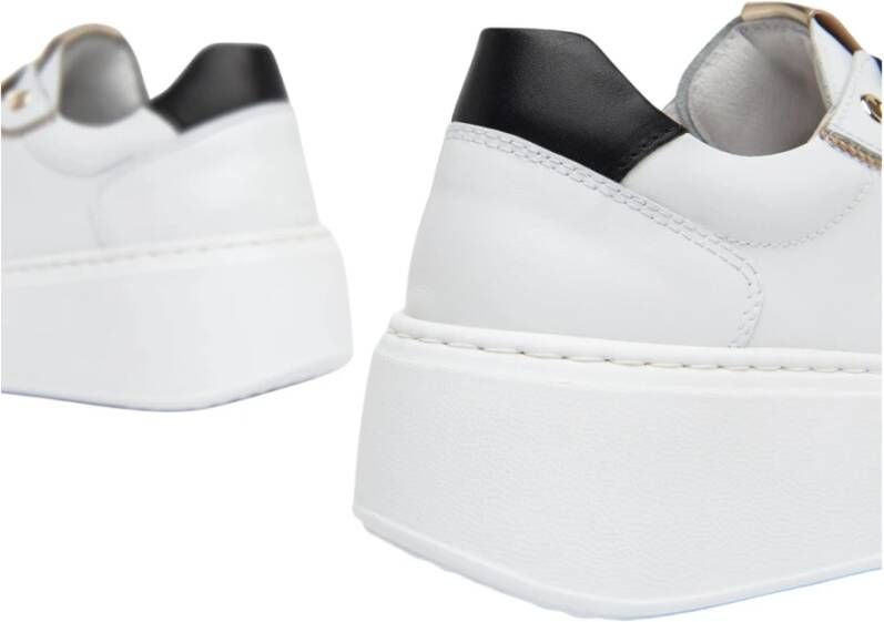 Nerogiardini Elegante Veterschoen Sneaker met Gouden Accenten White Dames